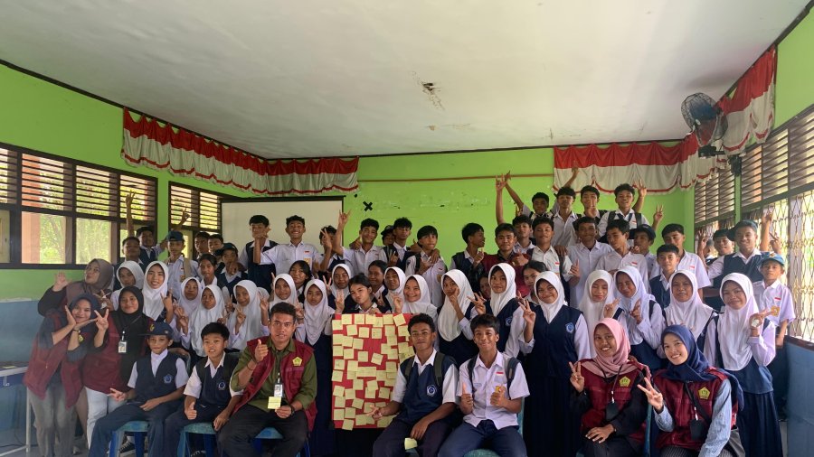Mahasiswa KKN Universitas Nuku Ajak Pelajar SMPN 8 Tikep Berani Bermimpi dan Lawan Bullying